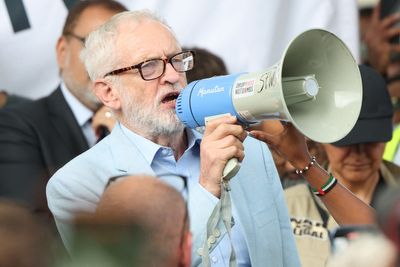 Corbyn launches scathing attack on Starmer as new party aims to build momentum