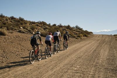 UCI Gravel World Series: Caleb Bottcher and Jennifer Tave capture the top spots at Mammoth TUFF