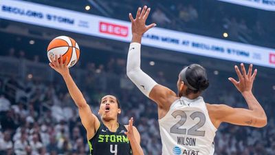 Skylar Diggins Drills Clutch Jumper to Snap Aces Win Streak, Clinch Game 2 Win for Storm
