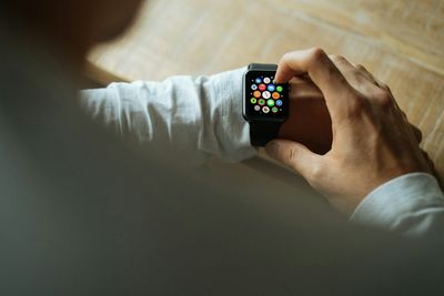 Apple's watchOS 26 Introduces Slow Charger Alerts for Apple Watch Users