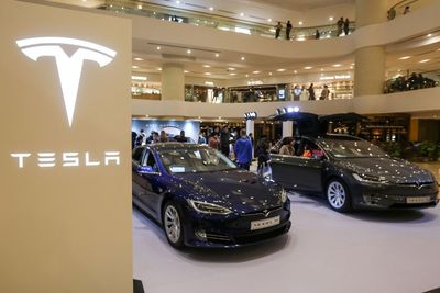 Tesla Model Y Faces Scrutiny as Parents Report Children Trapped by Broken Door Handles