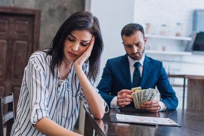 9 Petty Money Habits That Quietly Destroy Relationships Over Time