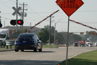 Tesla self-driving function fails at some railroad crossings, drivers warn