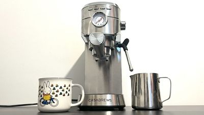 The Casabrews CM5418 is a small but mighty espresso machine for the casual coffee lover