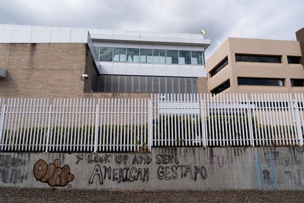Portland to issue land use violation notice to ICE building over alleged detention violations