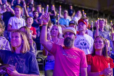 Thousands pay tribute at Charlie Kirk vigil amid uproar over Jimmy Kimmel suspension: Live updates
