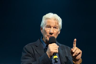 Florence Pugh and Richard Gere lead sold-out concert for Palestine