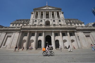 Bank of England leaves interest rates on hold at 4%