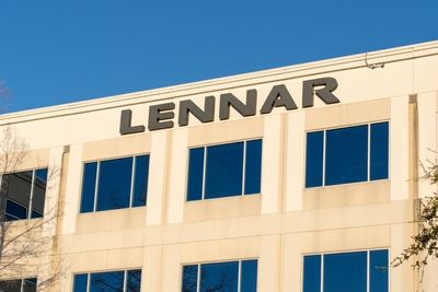 How To Earn $500 A Month From Lennar Stock Ahead Of Q3 Earnings