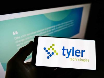 Tyler Technologies Stock: Is TYL Underperforming the Technology Sector?