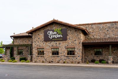 Olive Garden Parent's Stock Tanks After Quarterly Miss Even As Outlook Remains Strong