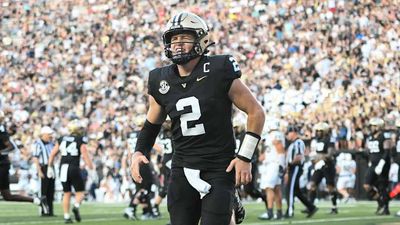 The Serape, Street-Fighter QB and Swagger That Made Vanderbilt an SEC Contender