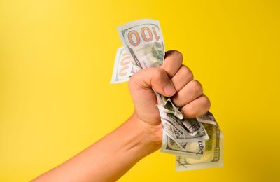 7 Habits That Show You’re Spending More Than You Planned in Aisles