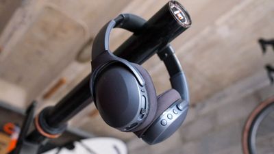 I tried Skullcandy’s new Crusher 540 Active gym headphones and they literally shook my head