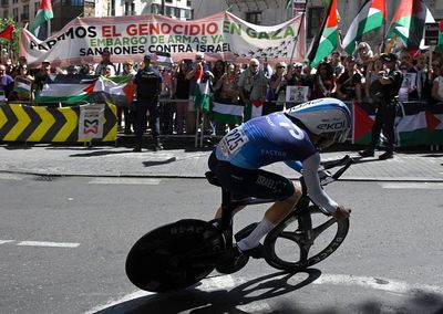 17 Vuelta a España protesters face fines and bans from sport