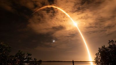 SpaceX launches 28 Starlink satellites to orbit on 117th Falcon 9 flight of 2025 (video)