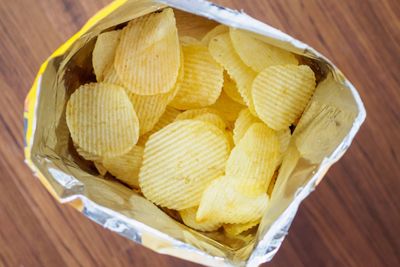 Best and Worst Snacks: Here Are the 5 Cleanest and 5 Most Chemical-Laden Chips on Shelves