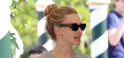 Amanda Seyfried's travel outfit is the perfect casual look for this season and beyond
