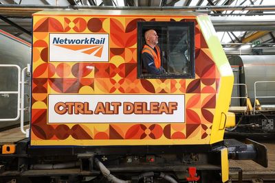 Public chooses Ctrl Alt Deleaf as name for leaf-clearing train