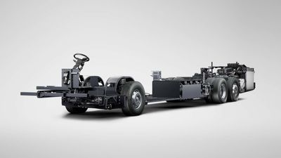 Even Buses Are Getting Plug-In Hybrid Powertrains Now