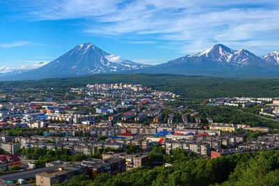 Massive 7.8 magnitude earthquake strikes Russian peninsula