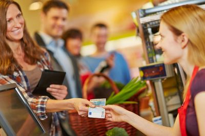 Checkout Games: 8 Tricks Cashiers Use That Can Change Your Total Without You Noticing
