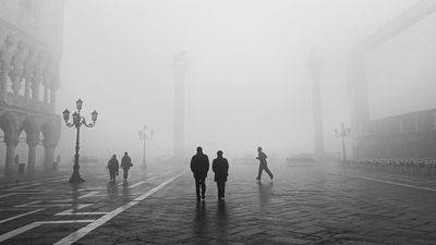 This pro exclusively shoots with Fujifilm to create this timeless black-and-white street photography