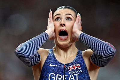 ‘Pretty lit’: Amy Hunt shocks the world with stunning 200m silver