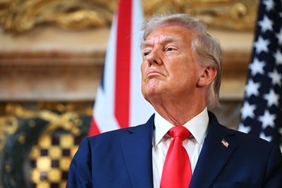 Trump ridiculed by ex-Navy chief for ‘nonsense’ small boats idea