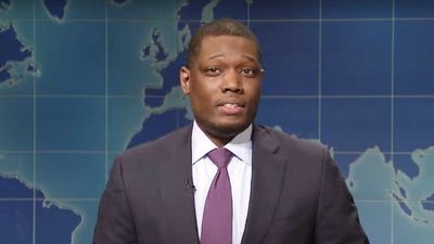 Kick Off Your Weekend Right With Michael Che’s Flipping Funny Response To All The Haters After His 2025 Emmys Win