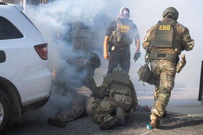 Federal agents use teargas and pepper balls to break up Chicago Ice protest