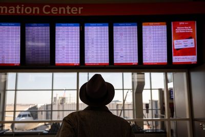 Passengers face delays as flights resume in Dallas following earlier radar and communications outages