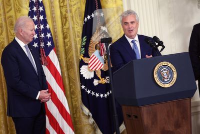 Biden’s former chief of staff details his memory struggles in White House and how Jill had him manage declining president