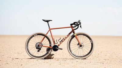 A week or so in tech is a long time - a new gravel bike from Onguza, new Oakley's, and plenty of tyre tech to take you into the weekend