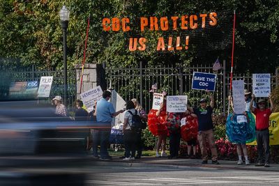 Kennedy’s vaccine advisory panel upends shot recommendations - Roll Call