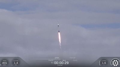 SpaceX launches 24 Starlink internet satellites to orbit from California (video)