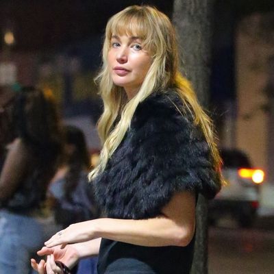 Jennifer Lawrence Styles Her $33,000 The Row Bag and Fur Shawl in the Most Low-Key Way Possible