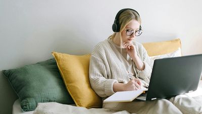 The dos and don'ts of buying a new laptop for college