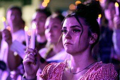 Thousands pay tribute at Charlie Kirk vigil amid uproar over Jimmy Kimmel suspension: Live updates