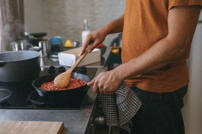 I got bored of eating jarred pasta sauces, so I started making my own—here’s how