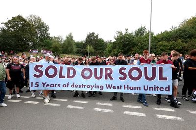 West Ham fans stage protest against owners as supporters’ groups organise march after vote of no confidence