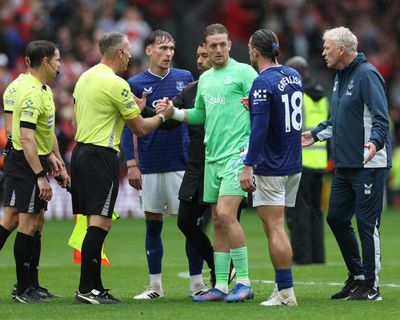 Everton’s Grealish and Moyes hit out at referee over stoppage time