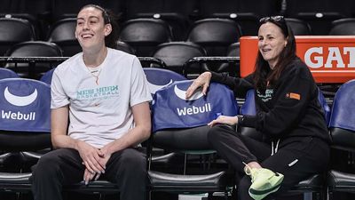 Breanna Stewart Passionately Defends Liberty Coach From Job Security Question