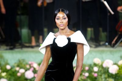 Naomi Campbell steals the show at catwalk for London Fashion Week