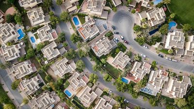 Mortgage Applications Surge Near 30% as Rates Dive: How Does It Impact Monthly Payments?
