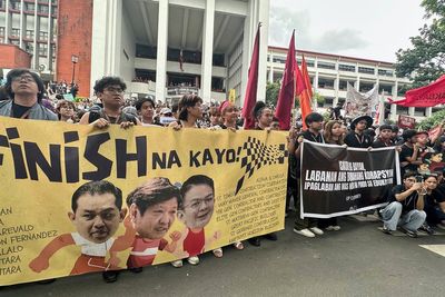 Philippines erupts in protest as £7bn corruption scandal engulfs government