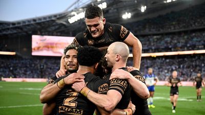Penrith thrash Dogs to keep five-straight dream alive