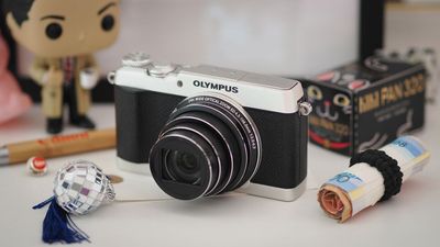 Today's compact cameras look like crap – so I bought one from 2016