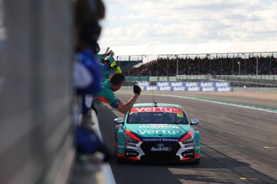 BTCC Silverstone: Ingram invincible to stretch points lead