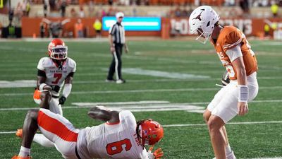 Photo of Arch Manning’s Touchdown Taunt Against Sam Houston Defender is Too Cold